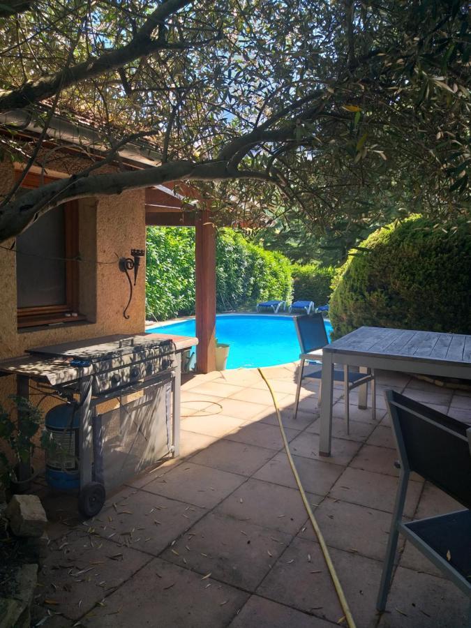 Au Paradis Des Grillons Espinasses Exterior photo