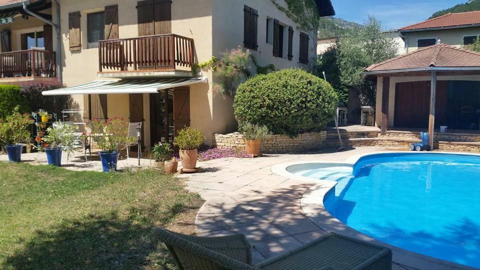 Au Paradis Des Grillons Espinasses Exterior photo