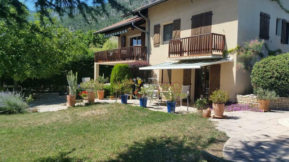 Au Paradis Des Grillons Espinasses Exterior photo