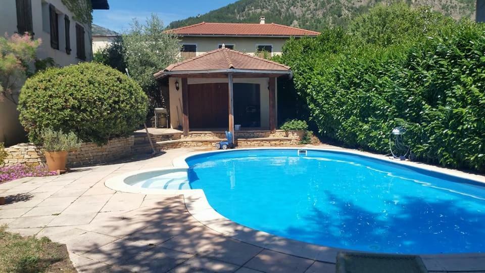 Au Paradis Des Grillons Espinasses Exterior photo